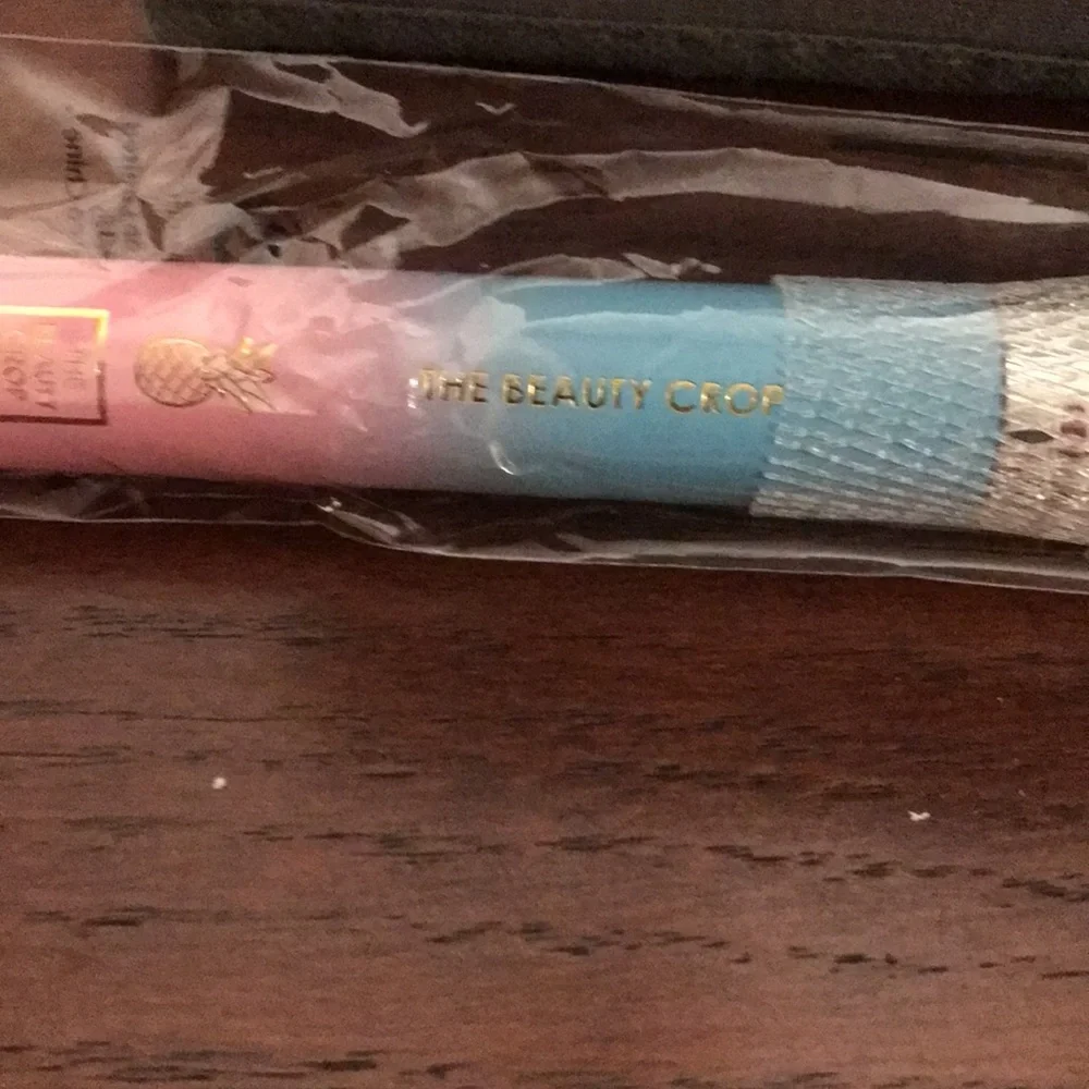The beauty Crop fineapple powder Brush: F203. New